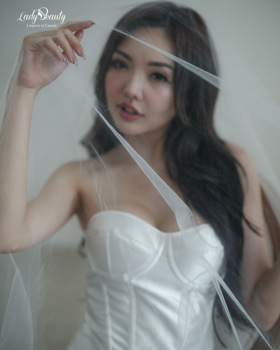 新娘高级定制无肩带紧身衣