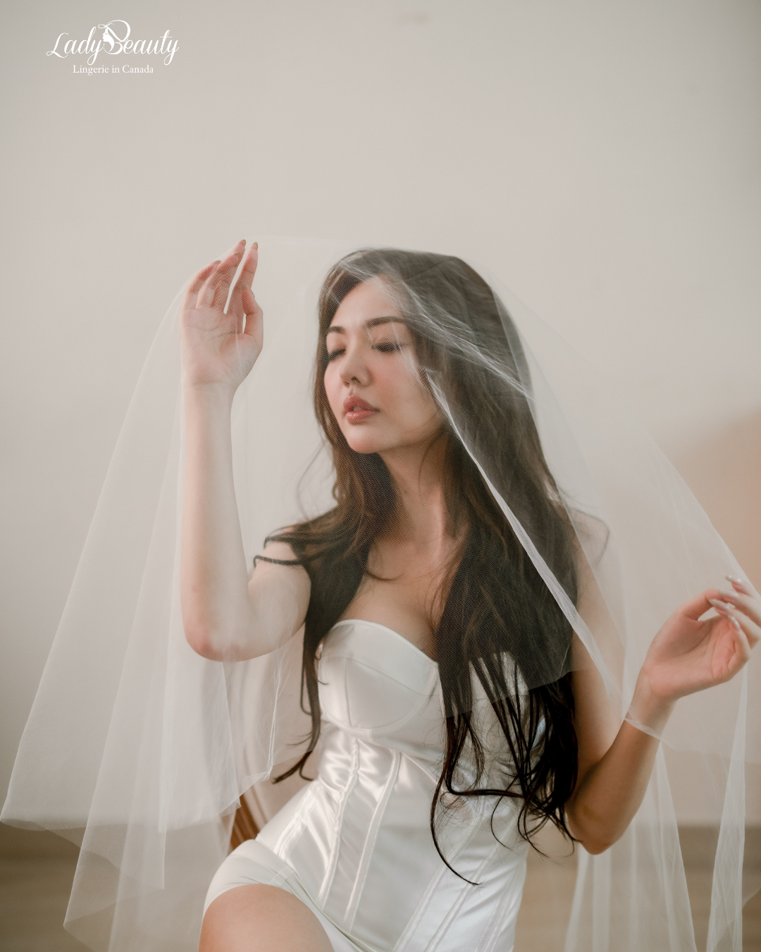 新娘高级定制无肩带紧身衣